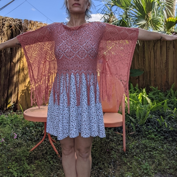 Coral/Salmon Knitted Lace Short Poncho XS/S | Black Poppy - Picture 2 of 8